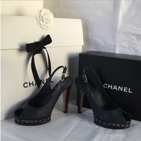 CHANEL - Picture 5 of 16